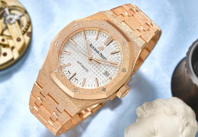What Are Frosted Golden Audemars Piguet Royal-Oak Replica Watches With Self-winding Movements?