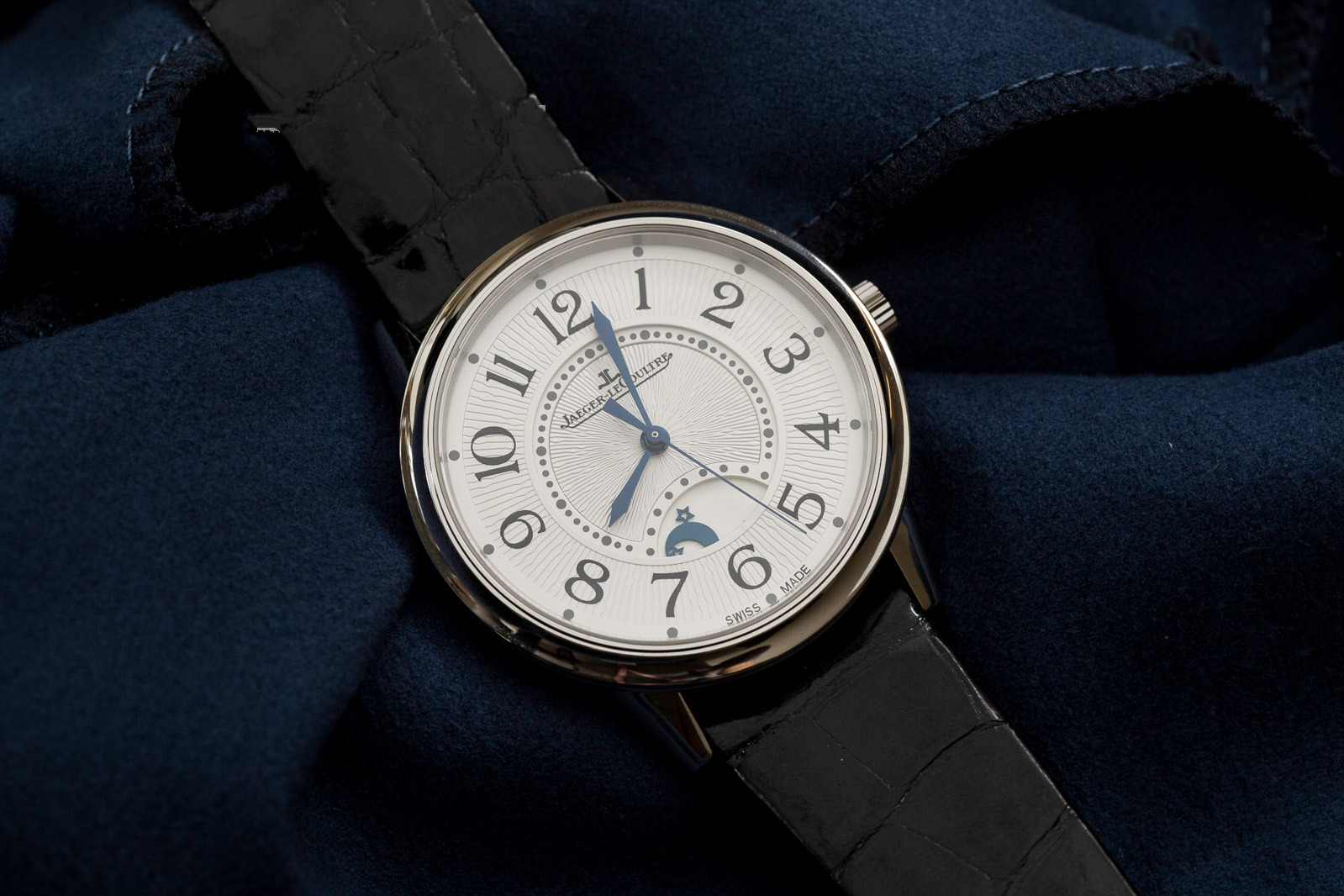 Jager-LeCoultre Rendez-Vous fake watches with white dials are designed for ladies.