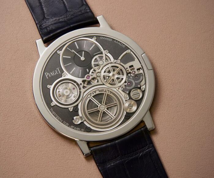 Online replication watches show the mechanical parts on the dials.